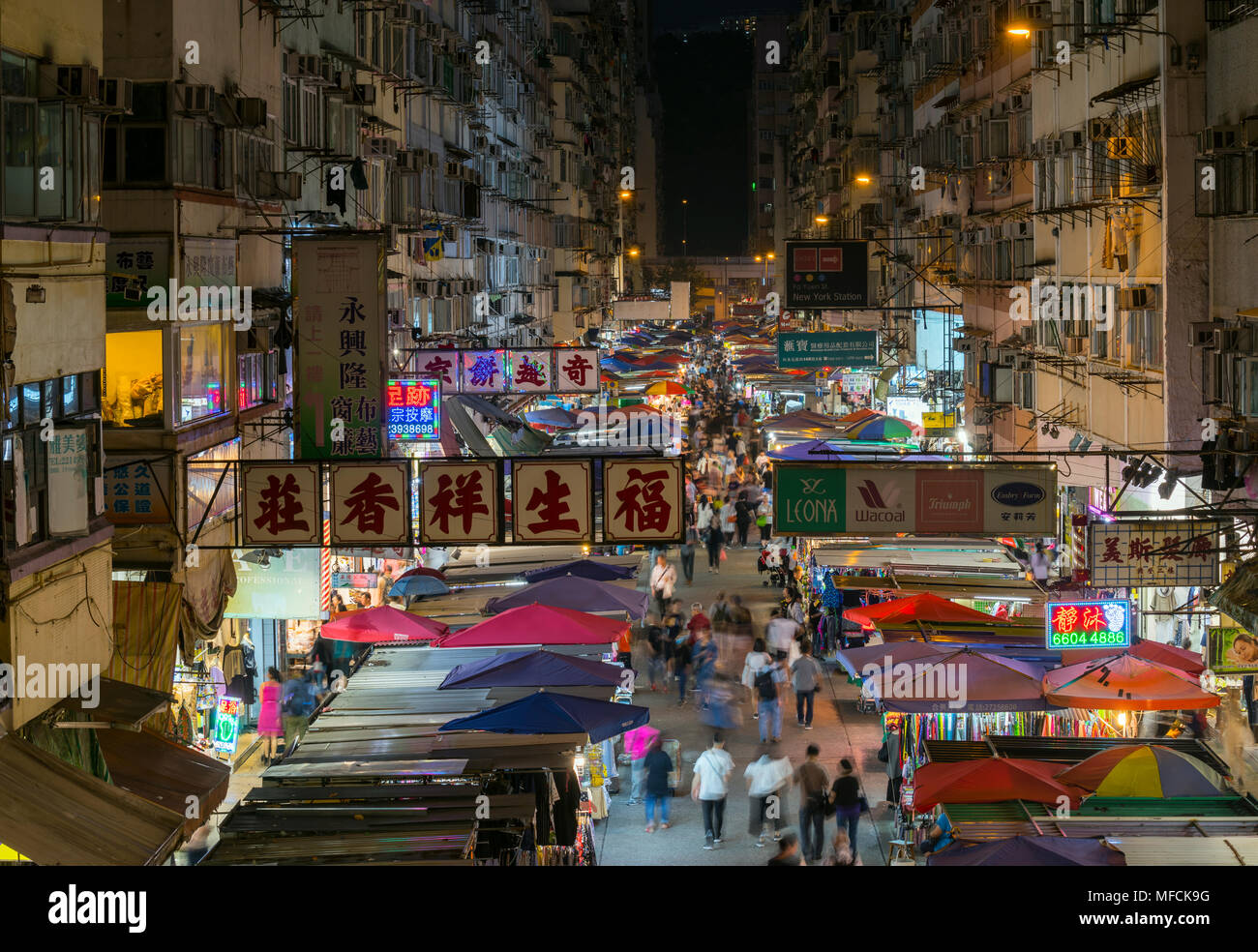 Il famoso Fa Yuen Street, il mercato notturno, Hong Kong, Cina. Foto Stock