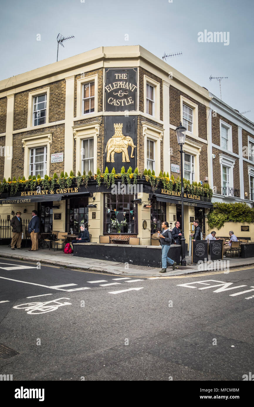 L'esterno dell'Elefante ed il castello public house su Holland Street, Kensington, London, W8, Regno Unito Foto Stock