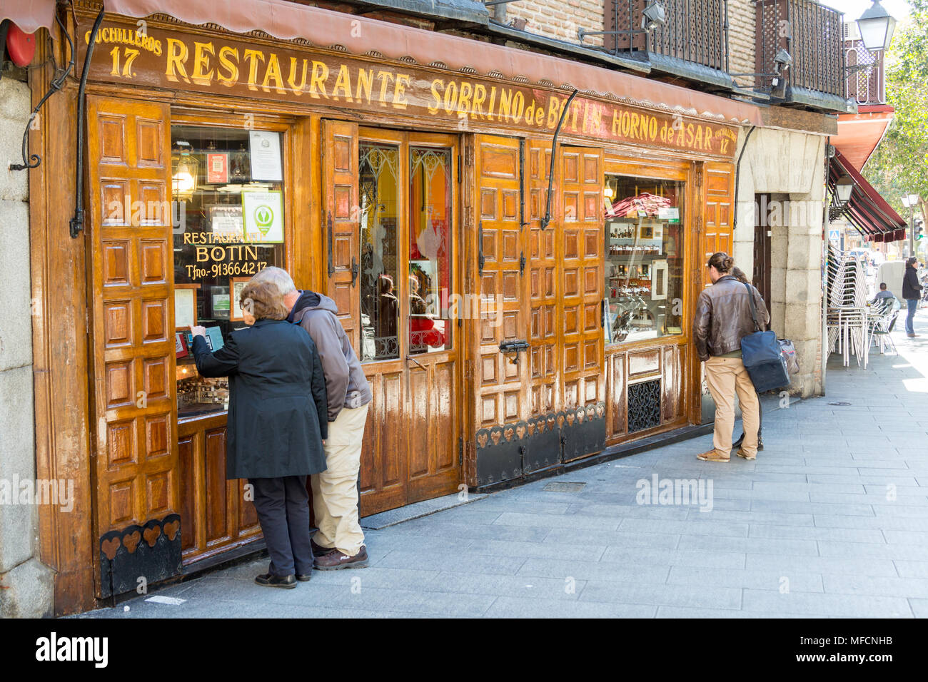 Madrid, Spagna - 6 Marzo 2015: la più antica opera continuamente ristorante nel mondo è in Spagna a Madrid, dal 1725. Il Sobrino de Botín. Foto Stock