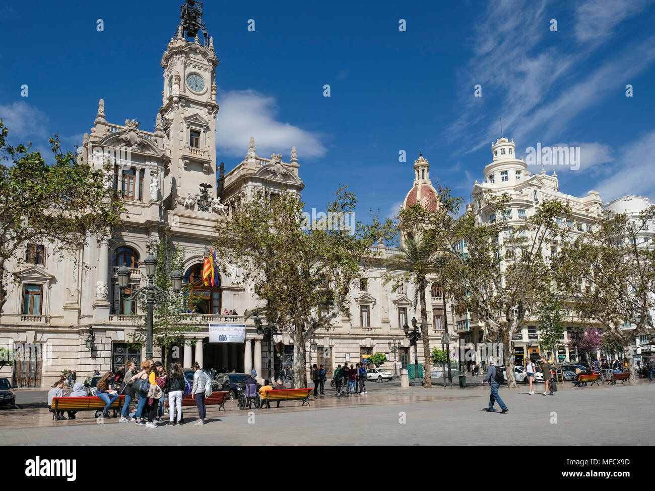 La facciata anteriore del Ayuntamiento de Valencia (Municipio), Plaza del Ayuntamiento, Valencia, Spagna. Foto Stock