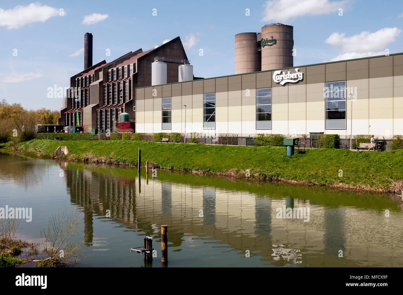 La Carlsberg Brewery e fiume Nene, Northampton, Northamptonshire, England, Regno Unito Foto Stock
