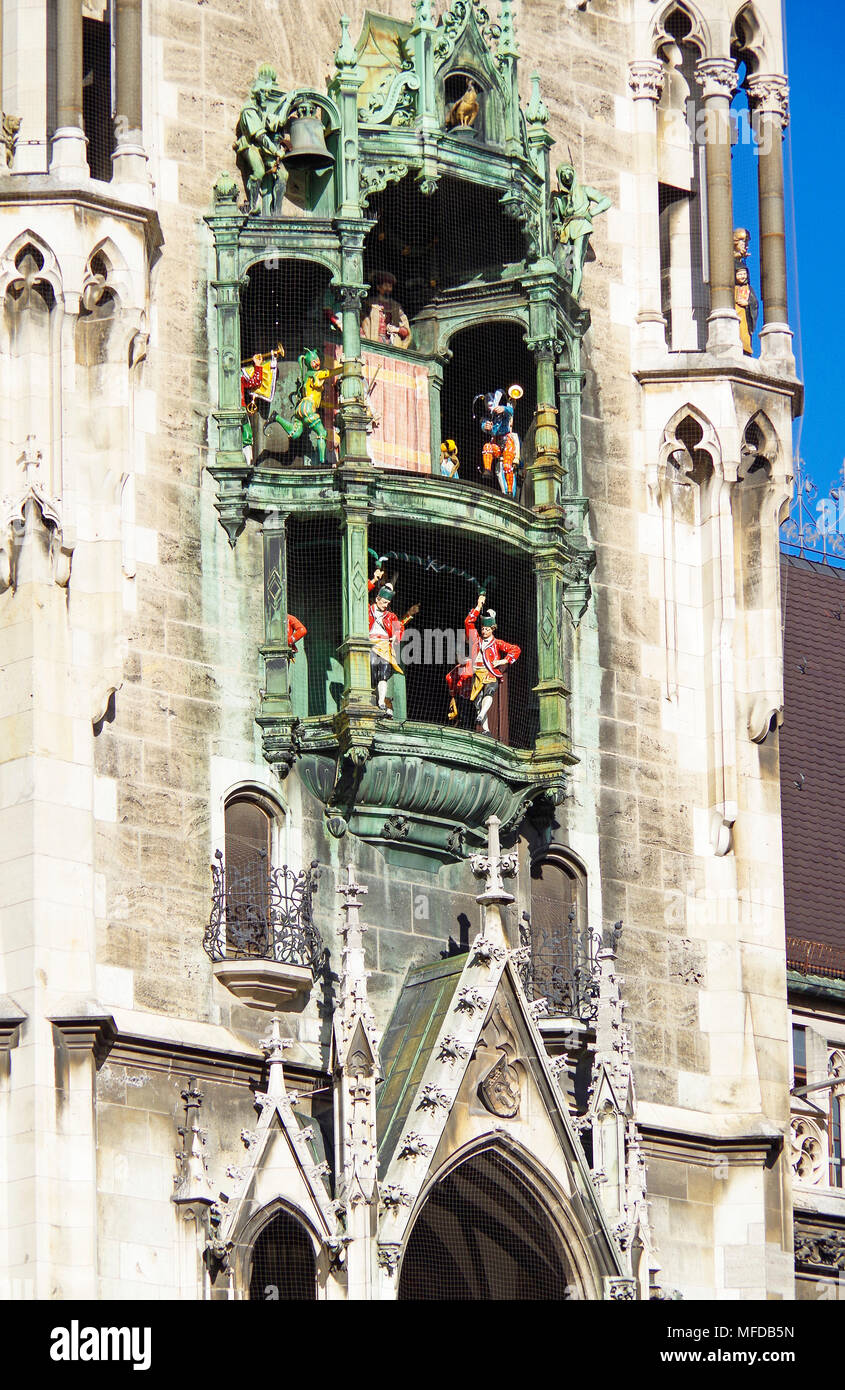 Monaco di Baviera Neues Rathaus, Nuovo Municipio, seconda fase, edificio in un riccamente ornati neo gotico1898-1905, torre centrale & Glockenspiel Foto Stock