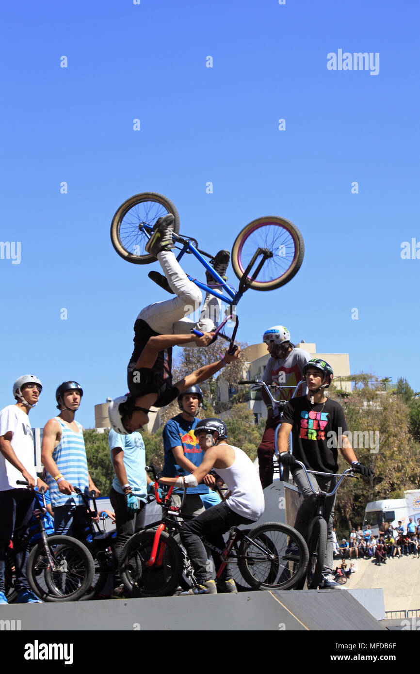 Festival internazionale di sport estremi che avvengono sulle rive del fiume Lez a Montpellier, Francia Foto Stock