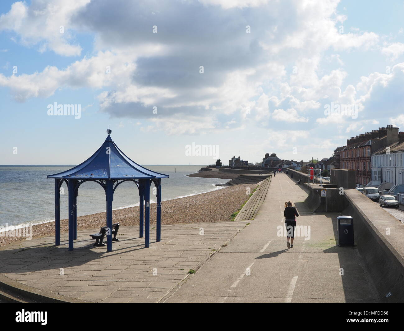 Sheerness, Kent, Regno Unito. Xxv Aprile, 2018. Regno Unito: Meteo sunny incantesimi con aumentando la copertura nuvolosa in Sheerness, Kent. Credito: James Bell/Alamy Live News Foto Stock