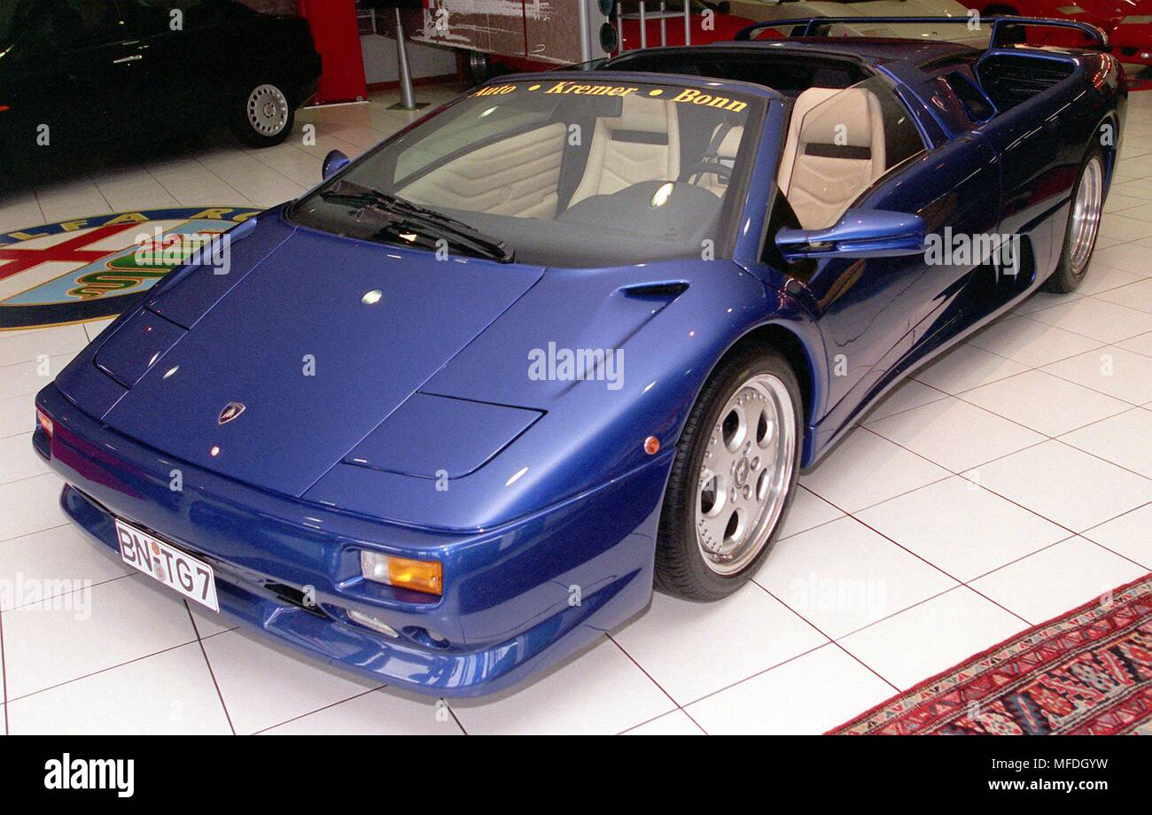 Vista di un 'Diablo Roadster' (500 hp/circa 350000 DM) del ...