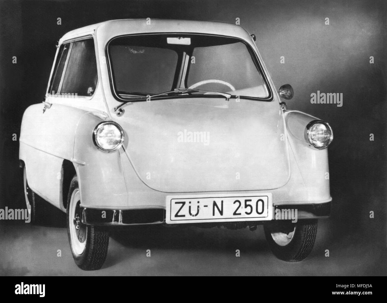 Una piccola auto del tipo Zundapp "Janus" con motore a due tempi, registrato nel mese di settembre 1956. La velocità massima è di circa 85 km/h, il consumo di carburante è 4,5 litri per 100 chilometri. | Utilizzo di tutto il mondo Foto Stock