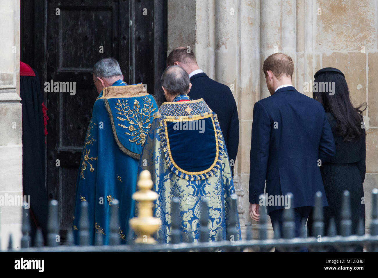 Londra, Regno Unito. Xxv Aprile, 2018. Il principe William, il principe Harry e Meghan Markle arrivano all'Anzac Day service di ringraziamento e di commemorazione presso l'Abbazia di Westminster. Credito: Mark Kerrison/Alamy Live News Foto Stock