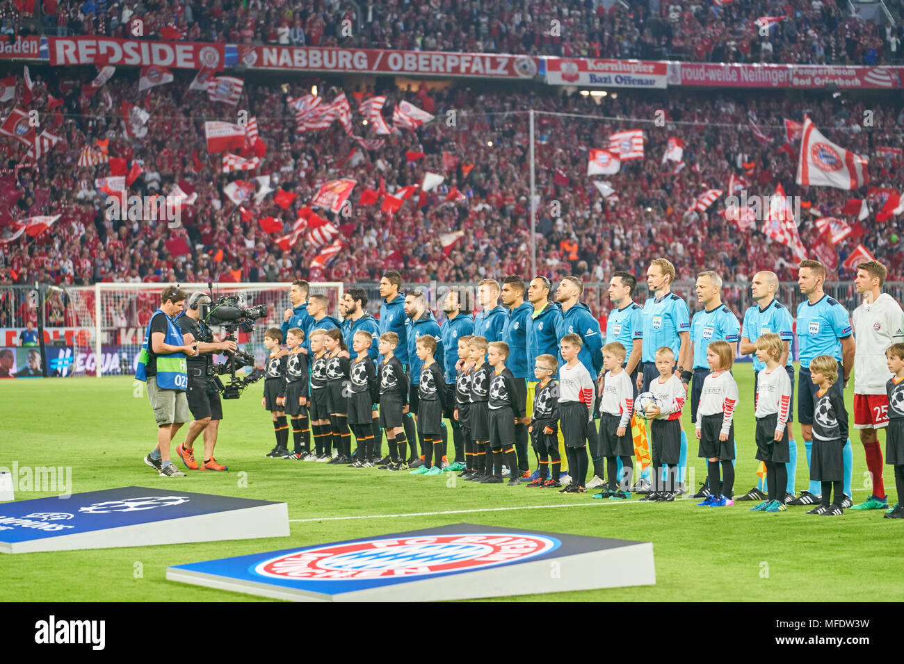 FC Bayern - Real Madrid Calcio, Monaco di Baviera, Aprile 25, 2018 Presentazione della squadra FC Bayern Monaco - REAL MADRID Football 1-2 Champions League, Monaco, 25 aprile 2018, STAGIONE 2017/2018 © Peter Schatz / Alamy Live News Foto Stock