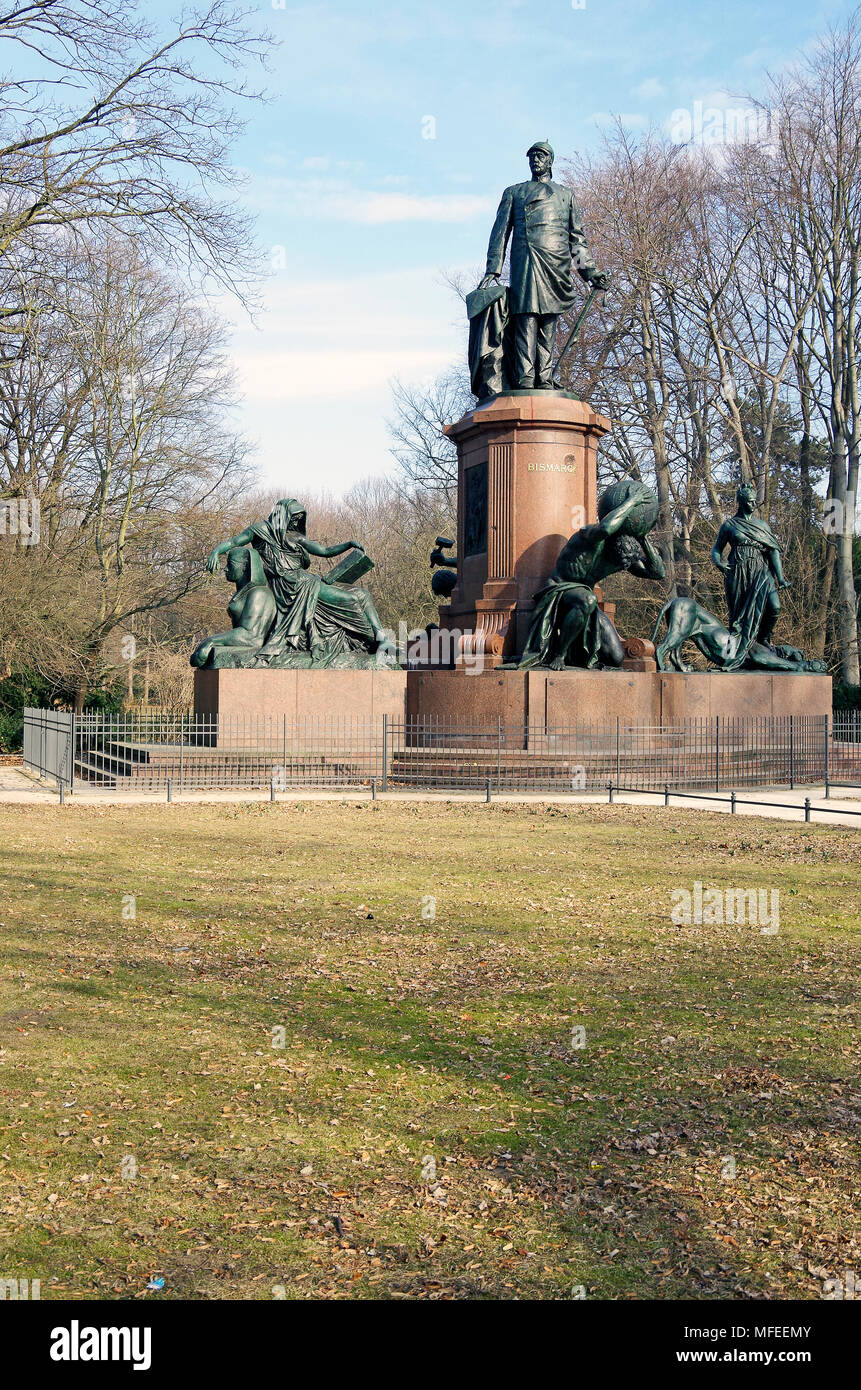 Il monumento di Bismarck, il Tiergarten di Berlino, memoriale al principe Otto von Bismarck, il cancelliere di ferro. Foto Stock