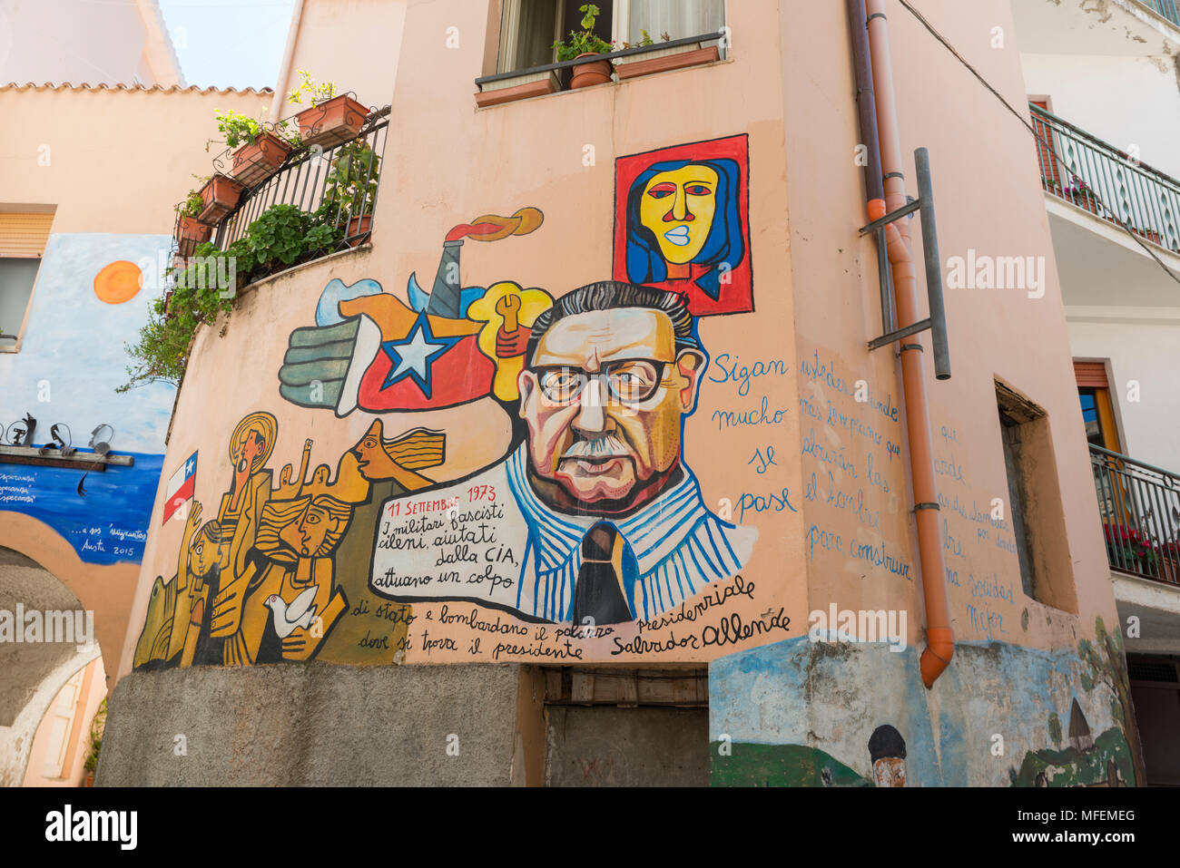 Famosi dipinti murali in Orgosolo in Sardegna Foto Stock