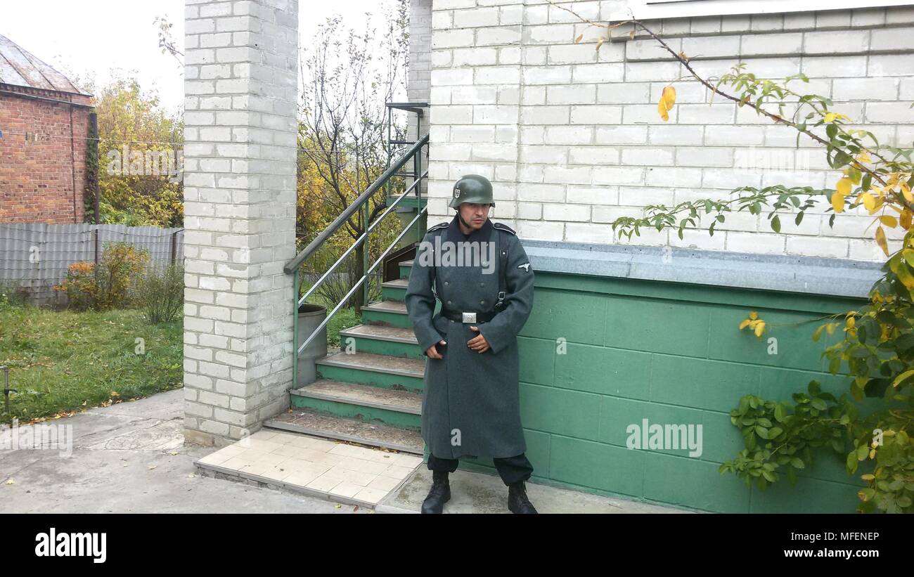 Uomo in tedesco uniforme militare Foto Stock