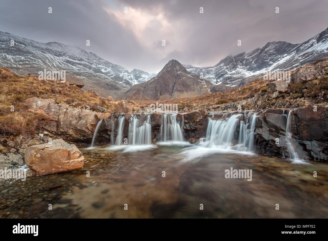 Le Cascate delle fate piscine a Skye Foto Stock