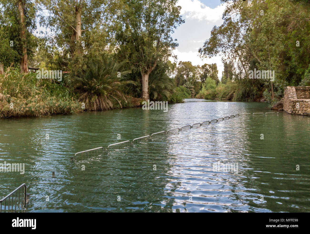 Rive del fiume Giordano al sito battesimale, Israele Foto Stock