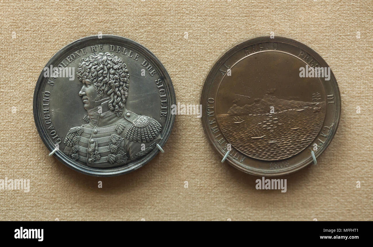 Medaglia commemorativa per la cattura di Capri da Gioacchino Murat (1808) progettato da medallists L. Jaley e V. catenacci in mostra al Museo Archeologico Nazionale (Museo Archeologico Nazionale di Napoli) in Napoli, campania, Italy. Foto Stock