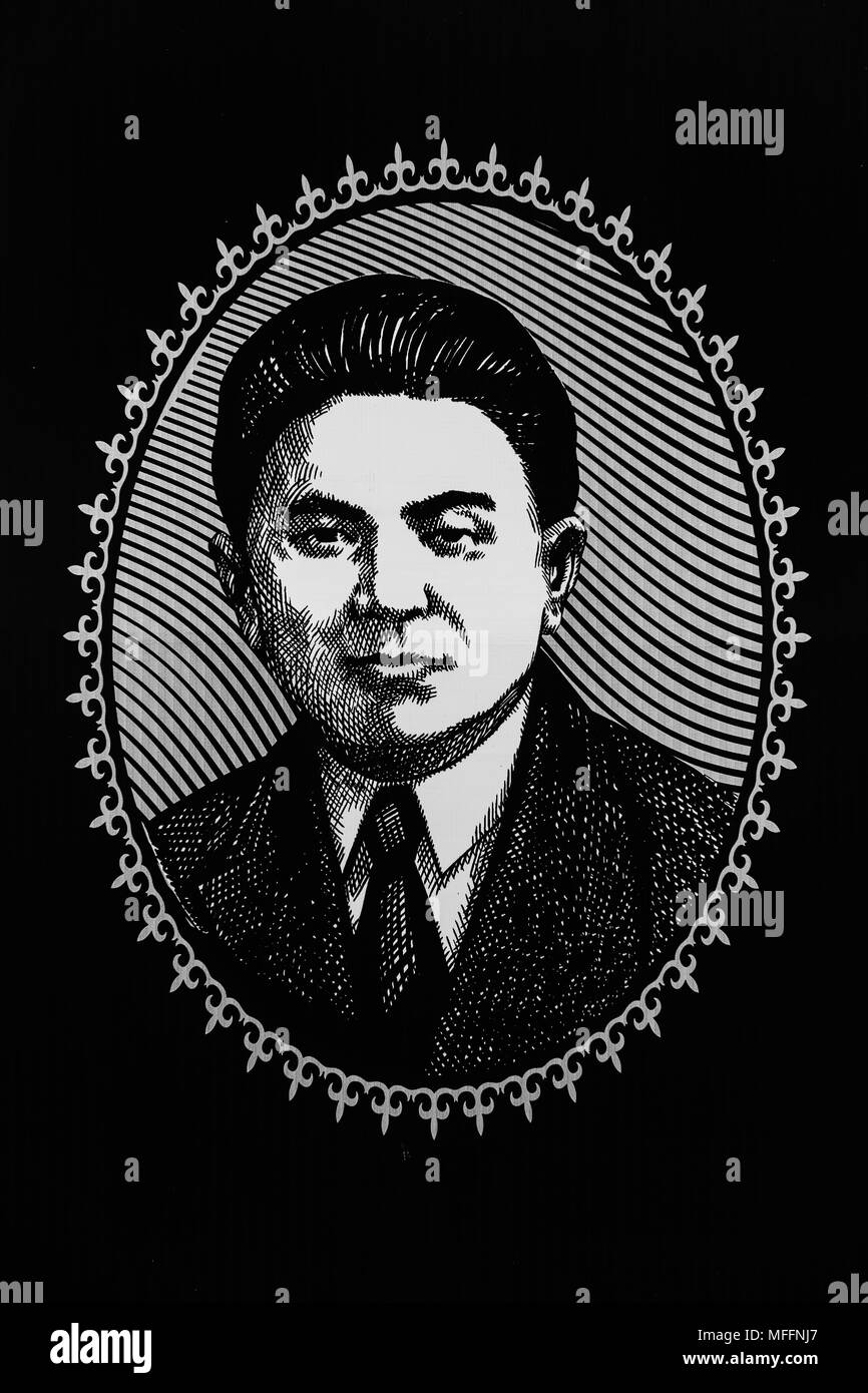 Parete di persone famose, Jusub Abdyrahmanov, fondatore della indipendenza del Kirghizistan, XX secolo, centro culturale Ruh Ordo prende il nome dal famoso scrittore del Kirghizistan C Foto Stock