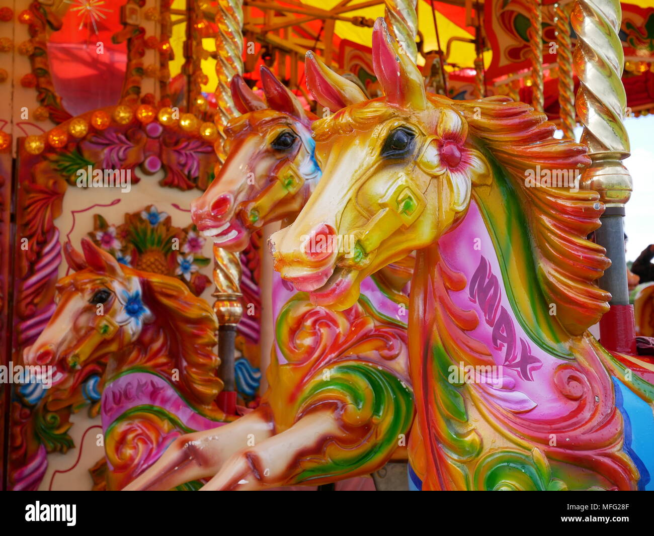 Fiera merry-go-round cavallo. Foto Stock