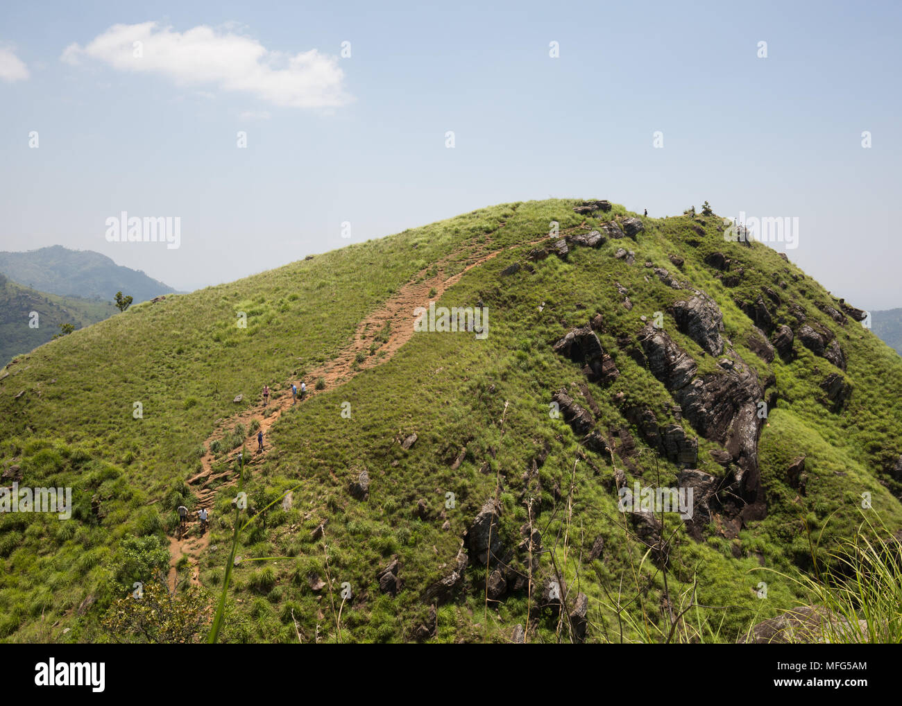 I turisti escursioni sul Po' Adam's Peak, Ella, Badulla District, provincia di Uva, Sri Lanka, in Asia. Foto Stock