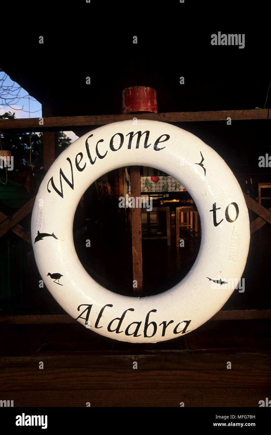 Segno di benvenuto alla stazione di Aldabra centro, Aldabra Atoll, patrimonio mondiale naturale, Seychelles, Oceano Indiano Data: 24.06.08 RIF: ZB777 115630 0063 Foto Stock