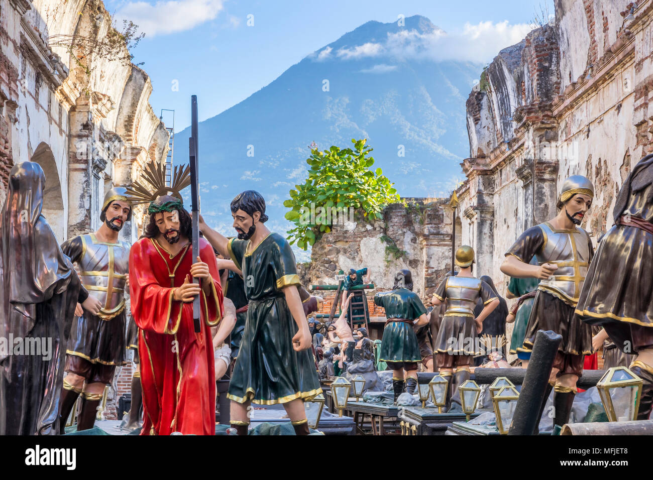 Galleggianti per il le processioni della Settimana santa della Compagnia di Gesù in Antigua, Guatemala, America Centrale Foto Stock