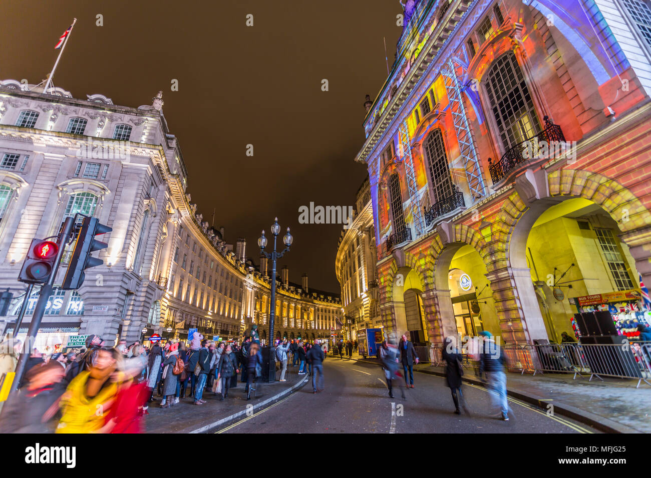 Edificio illuminato sulla Piccadilly Circus e Regent Street durante la London Lumiere, London, England, Regno Unito, Europa Foto Stock