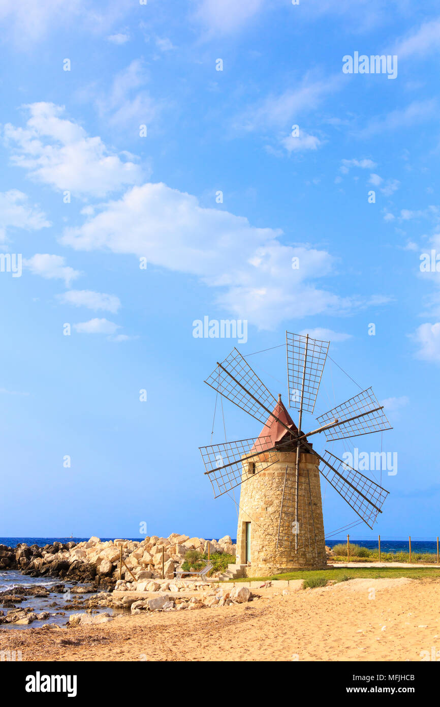 Il Mulino A Vento Baia Dei Mulini Trapani Sicilia Italia