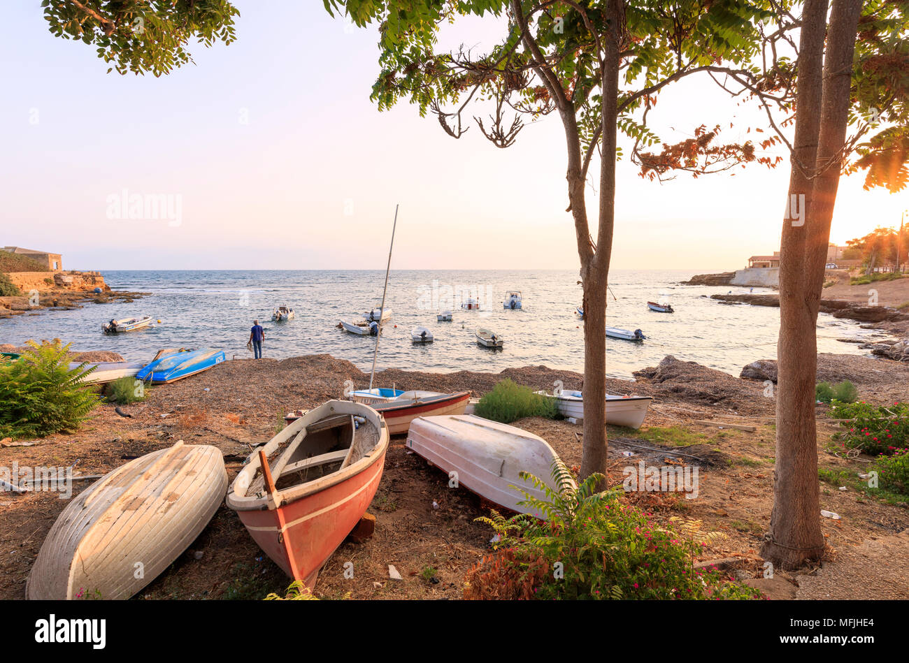 Porto al tramonto, Torretta Granitola, Campobello di Mazara, provincia di Trapani, Sicilia, Italia, Mediterraneo, Europa Foto Stock