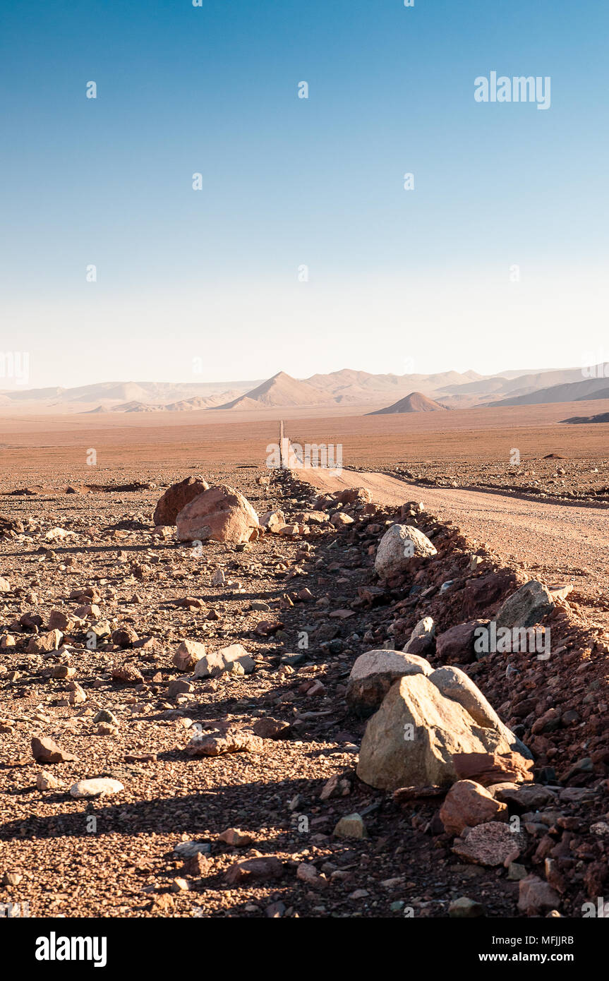 Road to Nowhere nel deserto di Atacama Foto Stock
