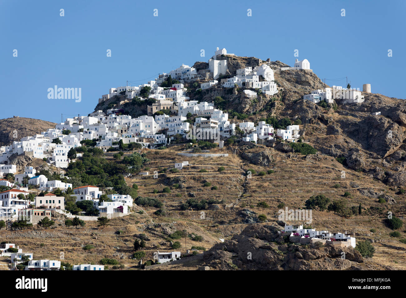 Vista della cima città di Pano Chora, Serifos, Cicladi, il Mare Egeo e le isole greche, Grecia, Europa Foto Stock