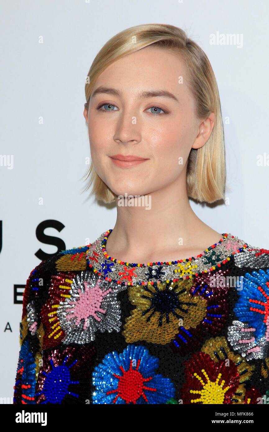 Las Vegas, NV, Stati Uniti d'America. Xxv Aprile, 2018. Saoirse Ronan presso gli arrivi per Focus Features tappeto rosso Pranzo al Cinemacon 2018, il Caesars Palace Las Vegas NV, Aprile 25, 2018. Credito: Priscilla concedere/Everett raccolta/Alamy Live News Foto Stock