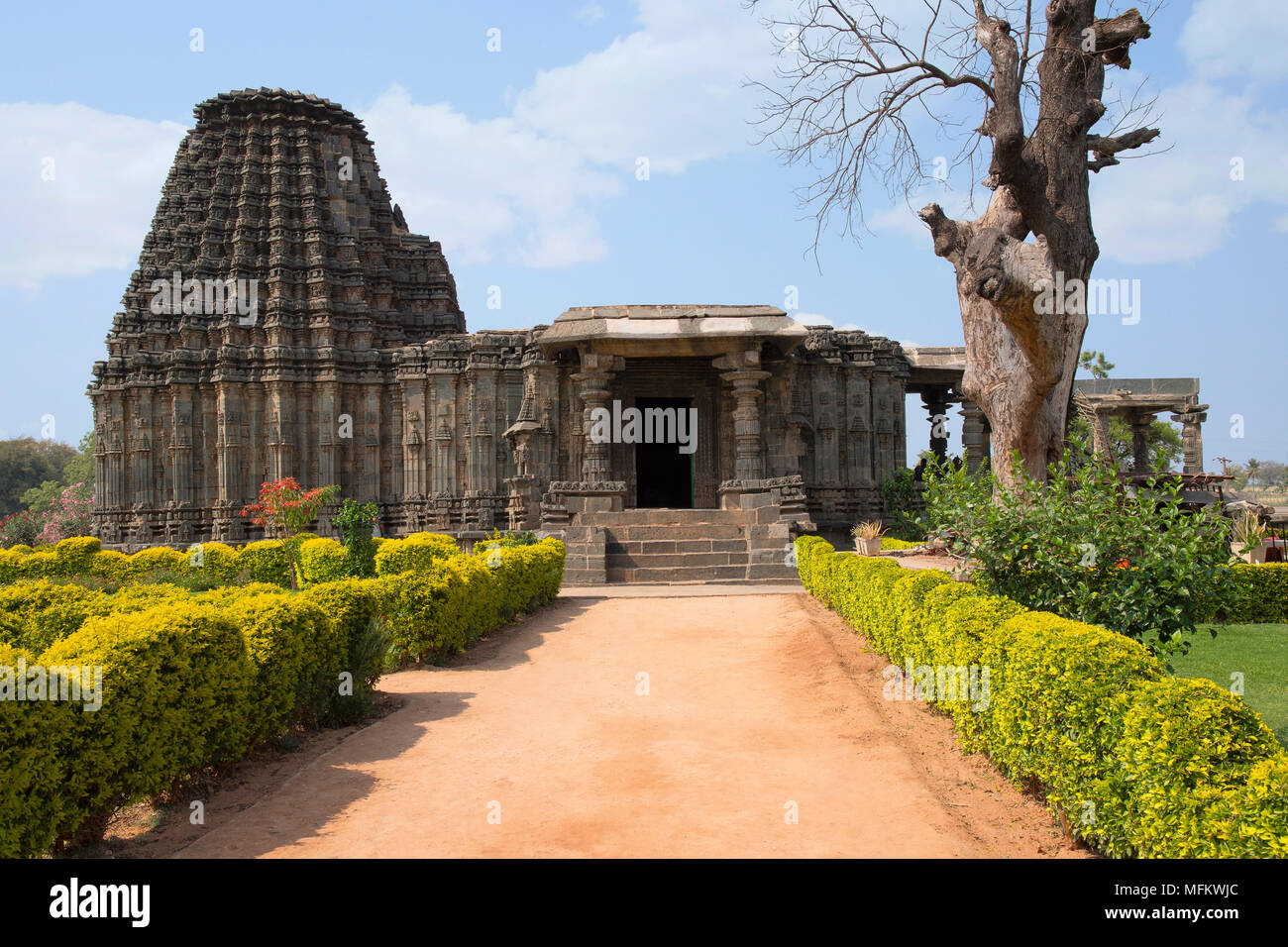 DAMBAL, nello stato di Karnataka, India. Doddabasappa facciata del tempio Foto Stock