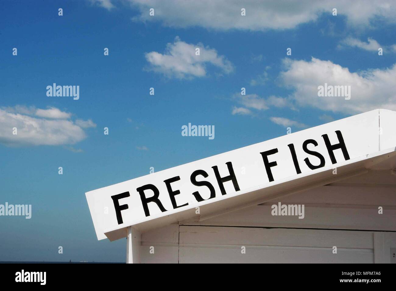 David Potter / Band /Hotshoe/Photoshot - spiaggia scene - un tipico British seafood shop - Felixstowe - REGNO UNITO. Bandphoto/credito obbligatoria: Hotshoe/Photosh Foto Stock