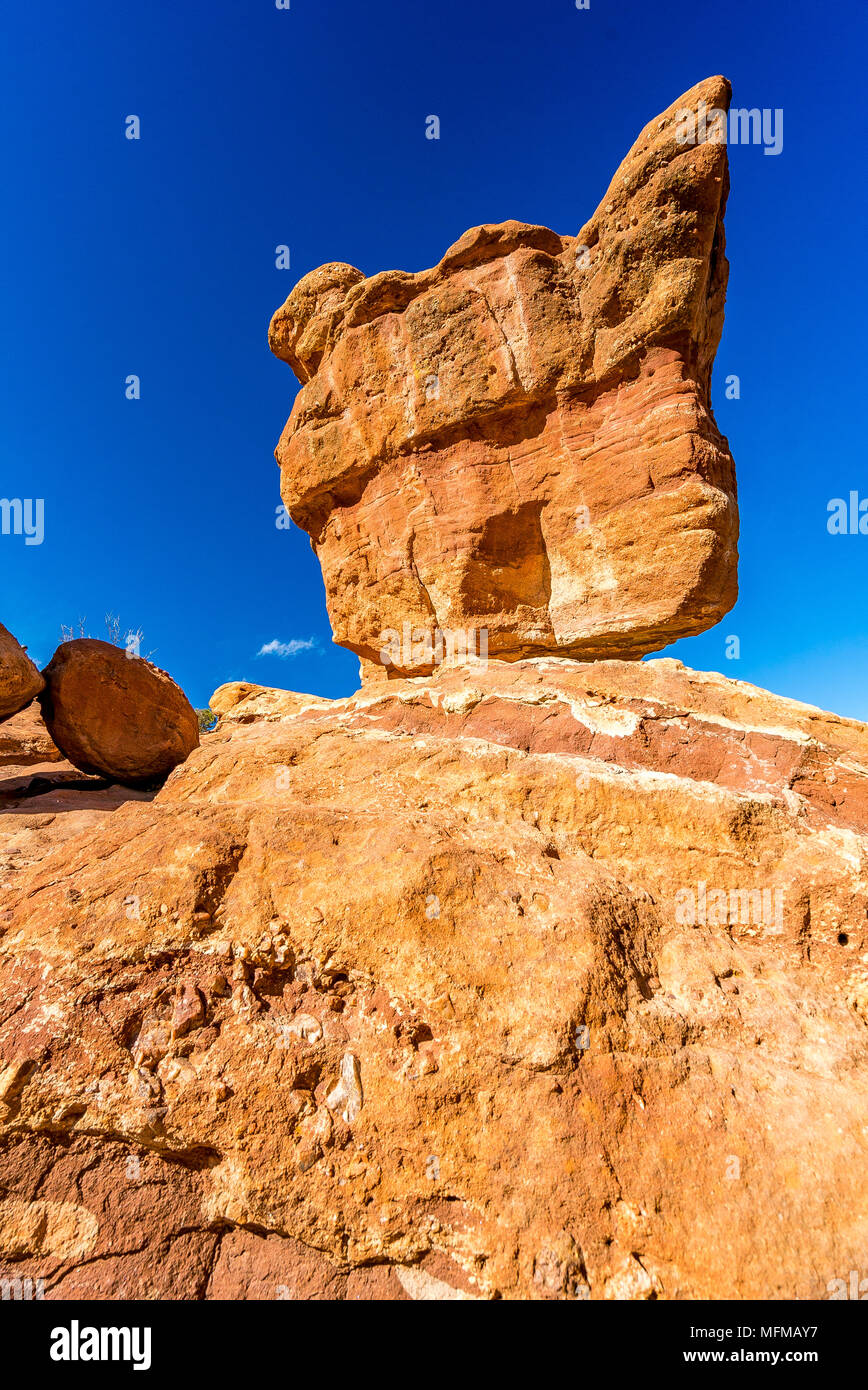 Roccia equilibrato presso il Giardino degli Dei in Colorado Springs, Colorado, STATI UNITI D'AMERICA Foto Stock