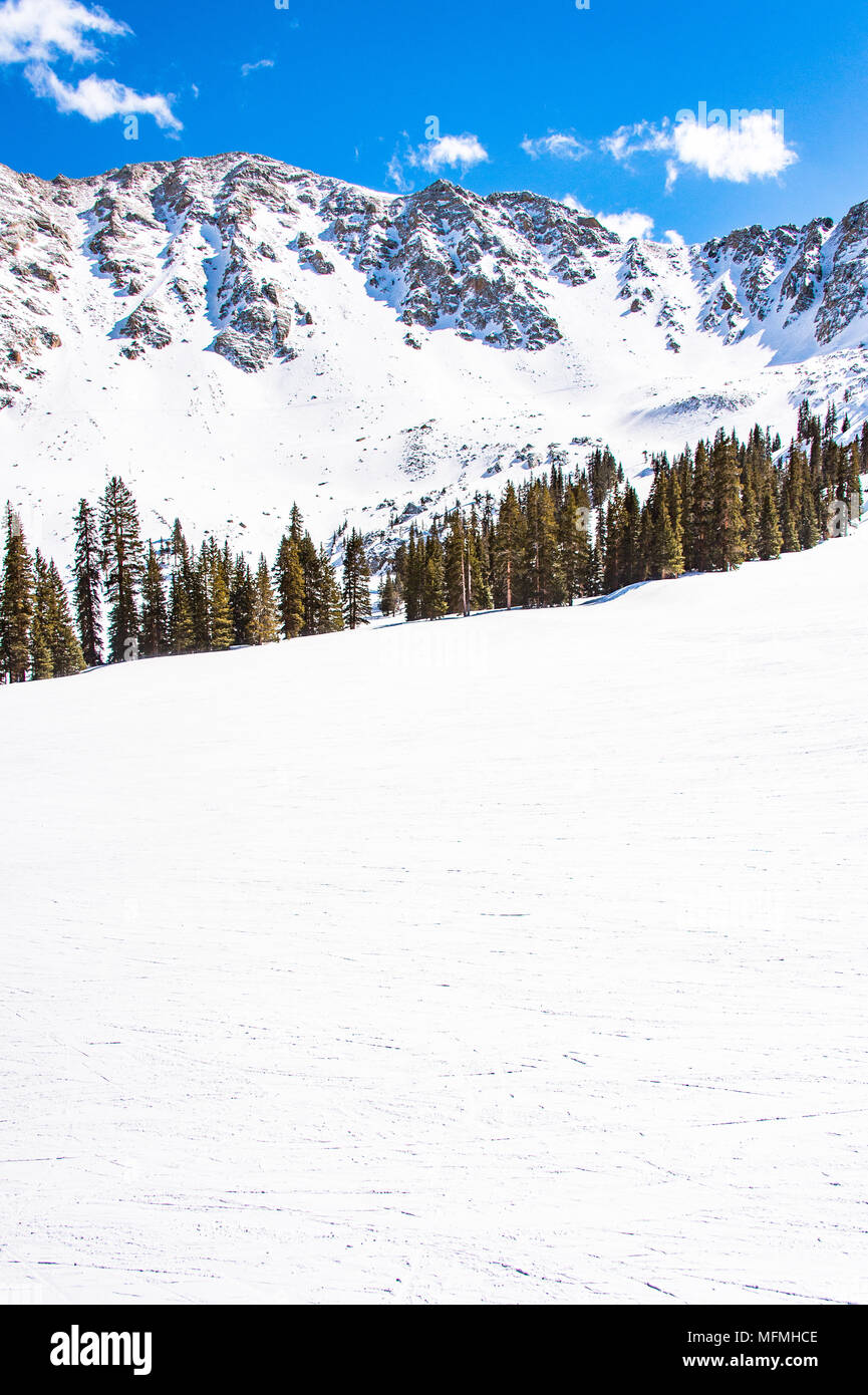 Arapahoe Basin coperto di neve in Colorado, Stati Uniti Foto Stock