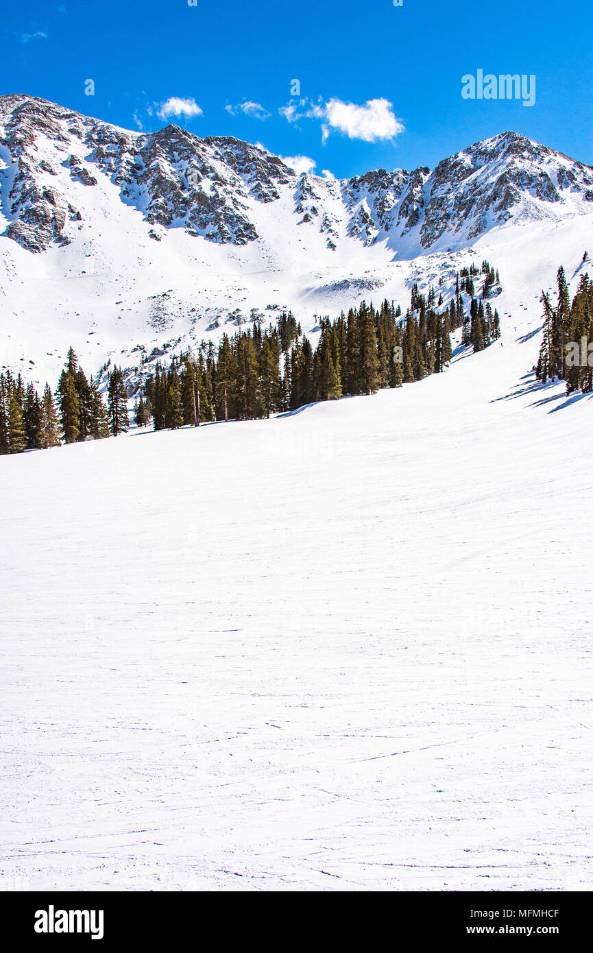 Arapahoe Basin coperto di neve in Colorado, Stati Uniti Foto Stock