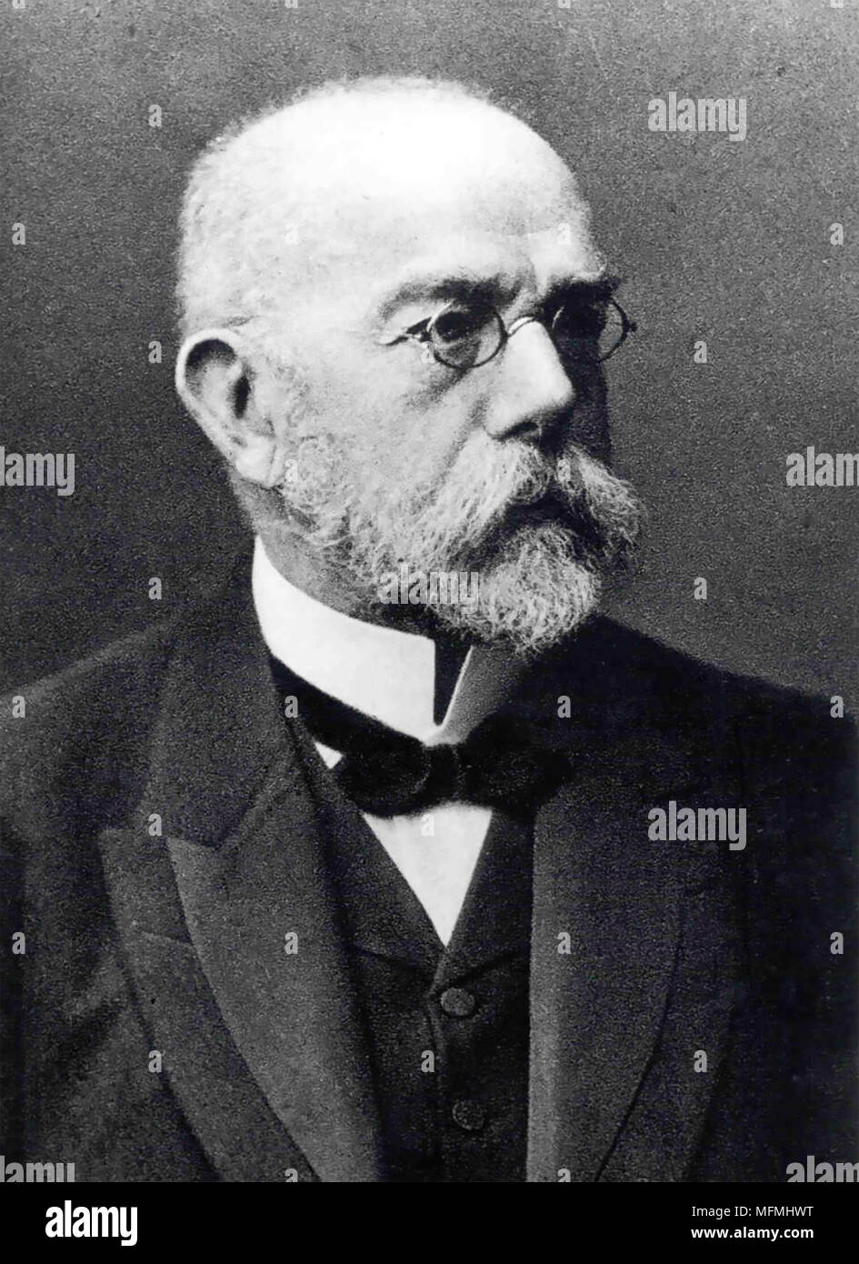 ROBERT Koch (1843-1910) medico tedesco e microbiologo circa 1907 quando ha ricevuto il Premio Nobel per la medicina. Foto Stock