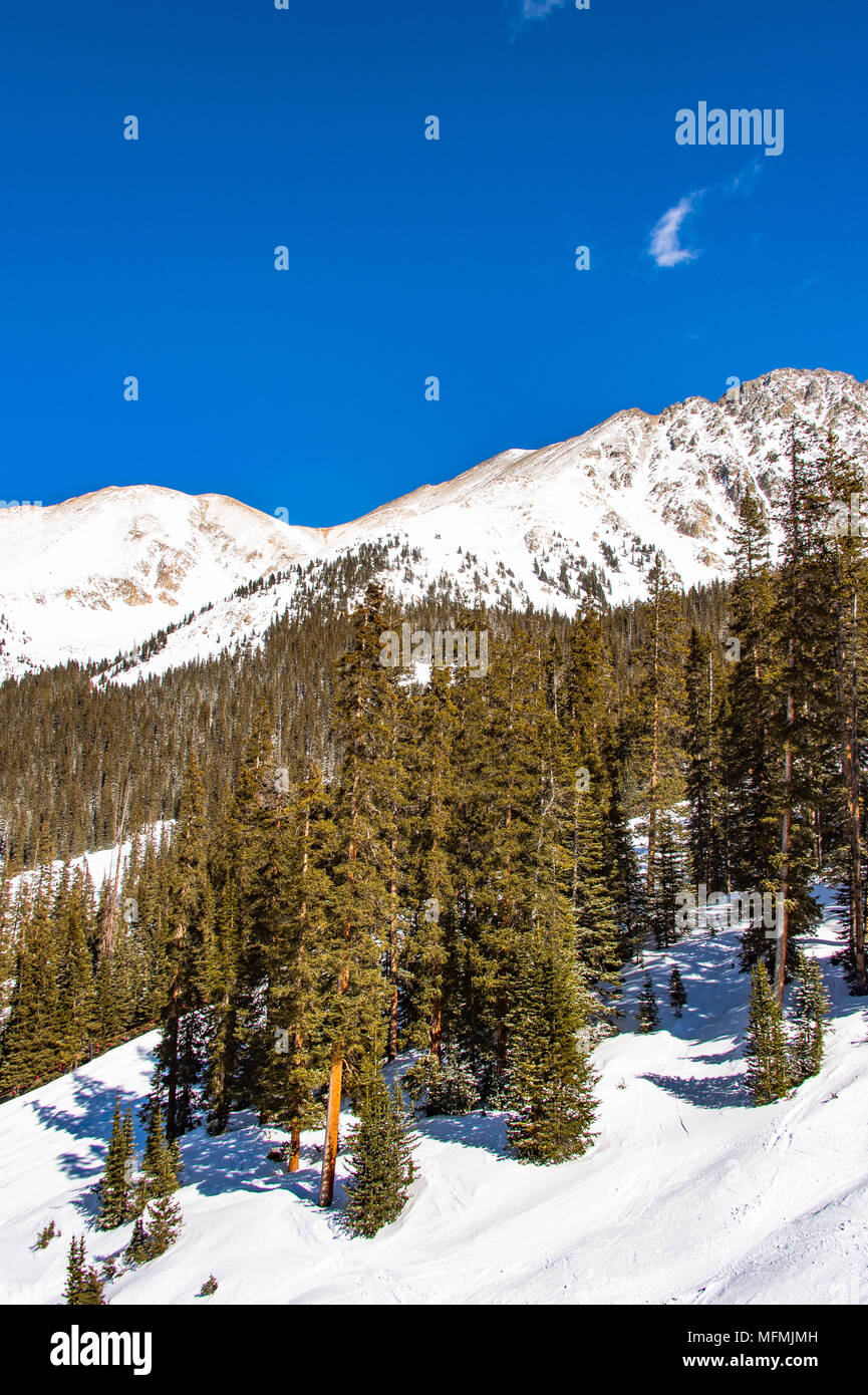 Arapahoe Basin coperto di neve in Colorado, Stati Uniti Foto Stock