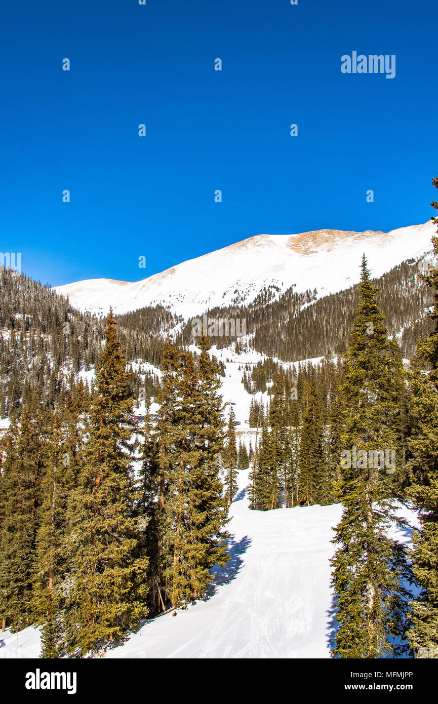 Arapahoe Basin coperto di neve in Colorado, Stati Uniti Foto Stock