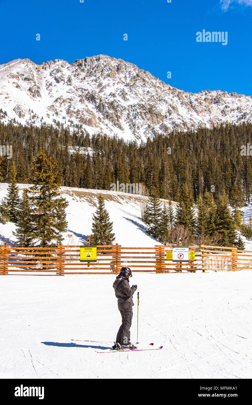 Arapahoe Basin coperto di neve in Colorado, Stati Uniti Foto Stock