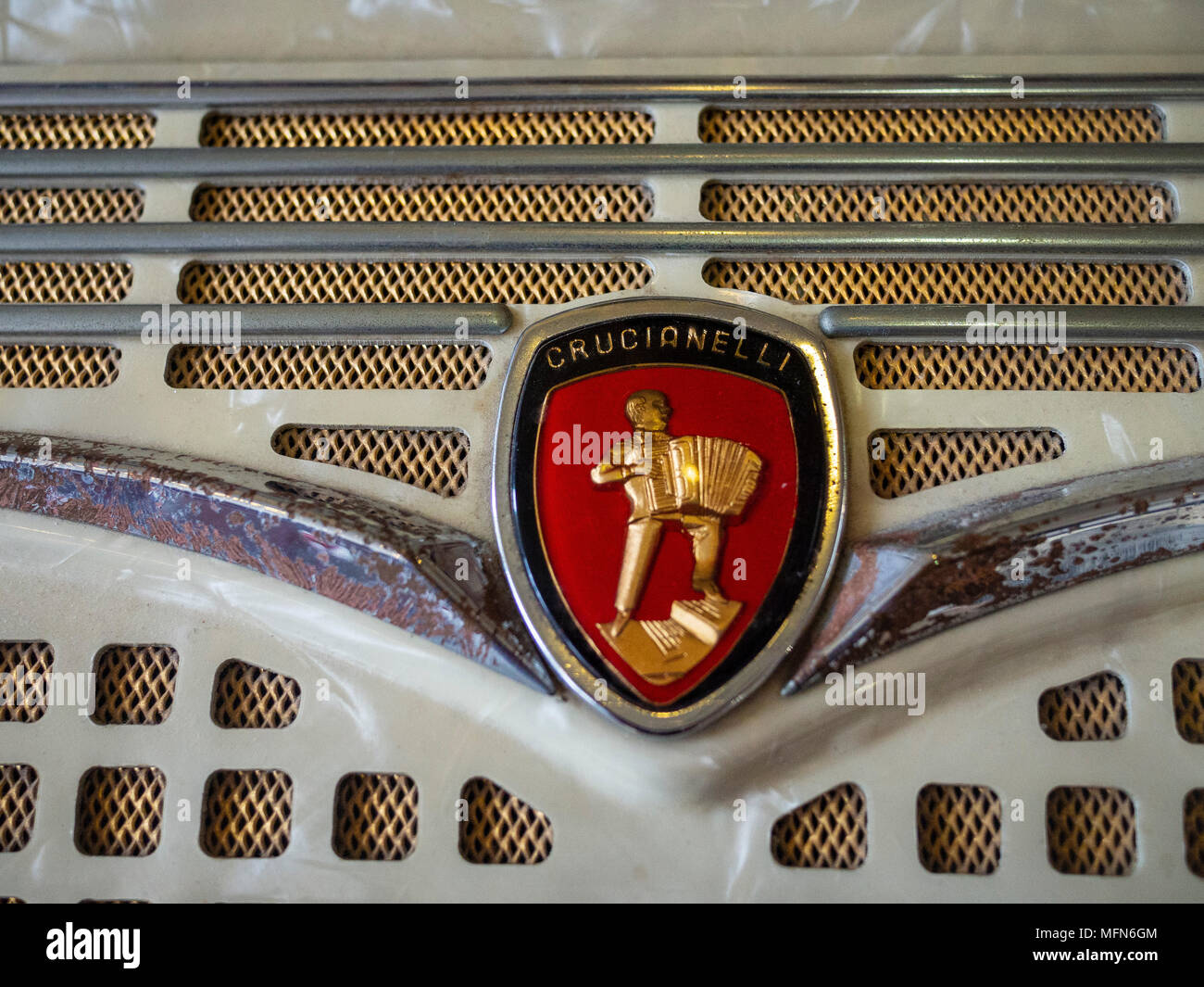 Close-up sul logo Crucianelli produttore di fisarmonica. Foto Stock