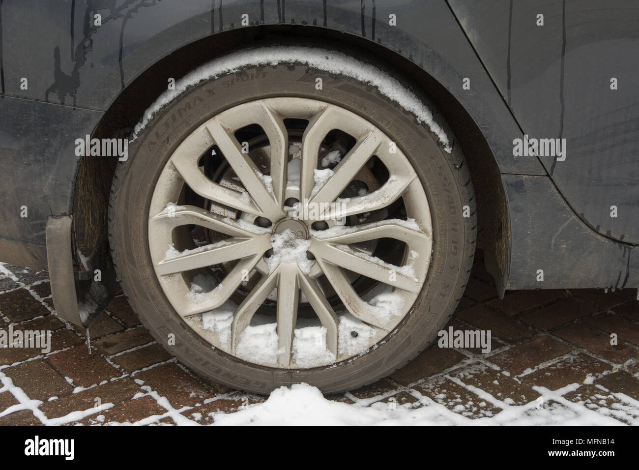 La neve sulla ruota Foto Stock