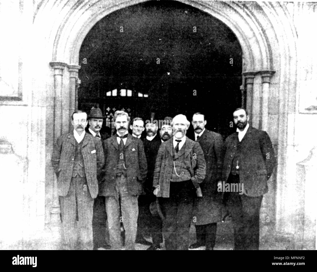 I membri del Partito laburista britannico, 1906. La seconda da sinistra è (James Ramsay Macdonald ( 1866-1937) prima del partito laburista britannico del primo ministro, e il centro è (James) Kier Hardy (1856-1915). Fotografia. Foto Stock