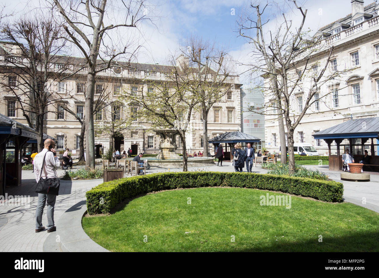 L'esterno del St Bartholomew's Hospital (Barts), Smithfield, Londra, EC1, Regno Unito Foto Stock