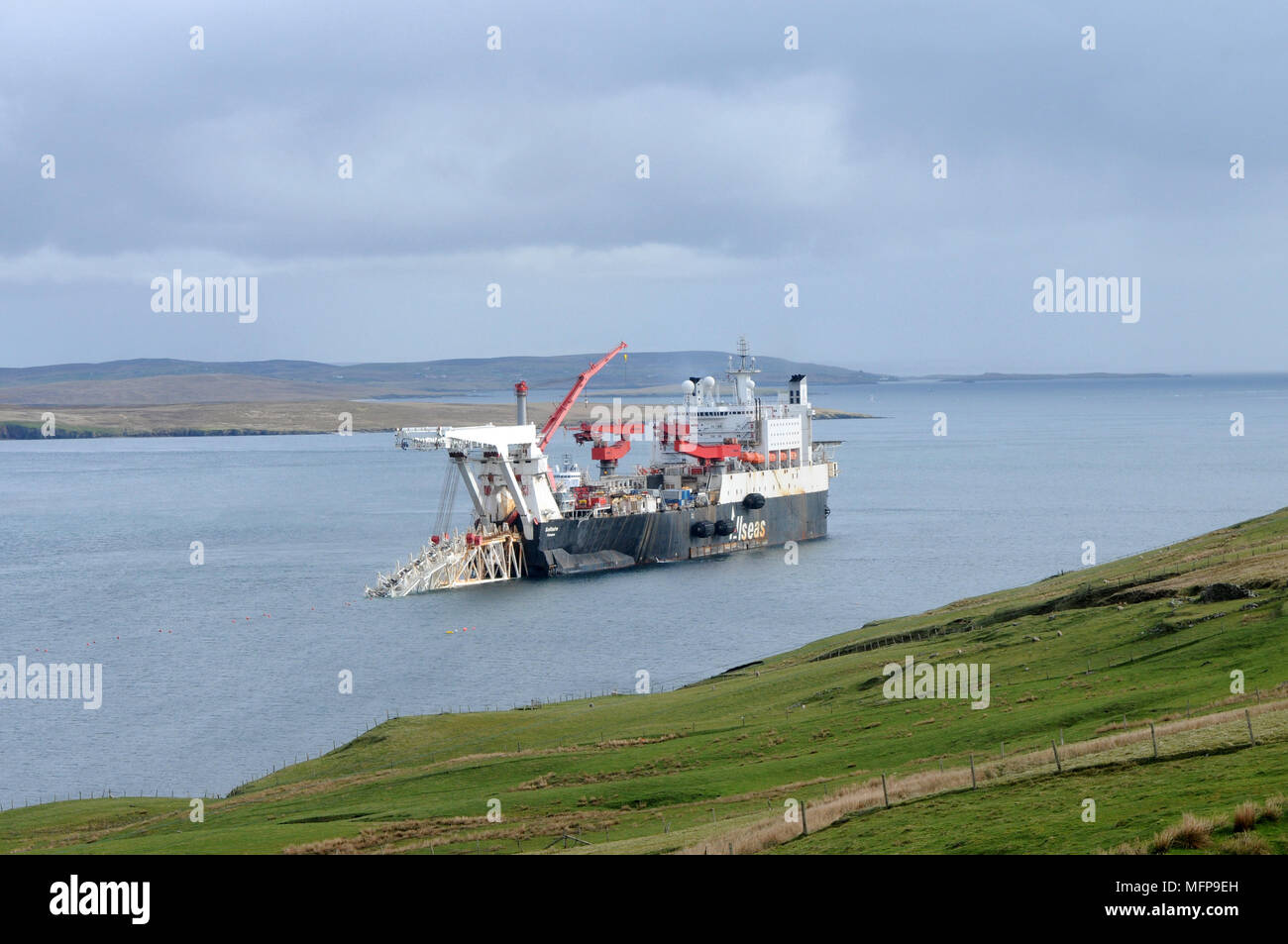 Solitaire tubo nave Posa Posa di tubo per gas totale Plkant in Shetland dal Laggan Tormore Campo di Gas Foto Stock
