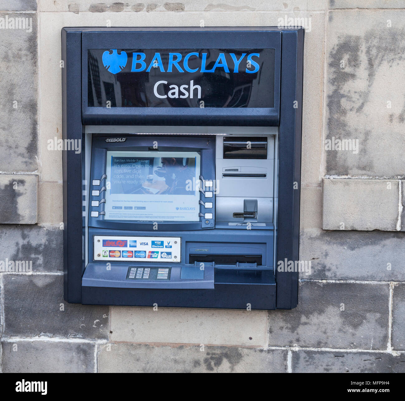 Cash dispenser a parete presso la Barclays Bank in Middleton in Teesdale,l'Inghilterra,UK Foto Stock