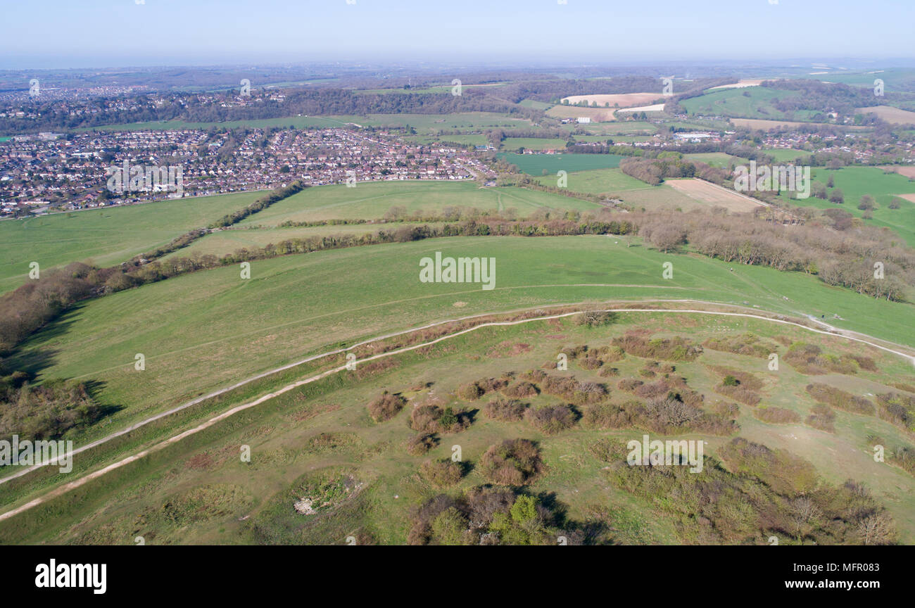 L'antica cissbury ring guardando verso findon sulla South Downs nel west sussex prese da fuco Foto Stock