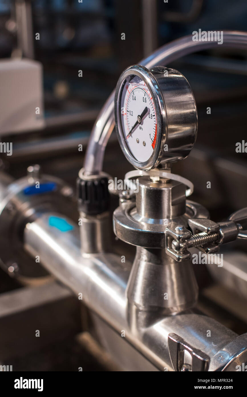 Tecnologia farmaceutica impianto di apparecchiature per la preparazione di acqua, pulizia e trattamento a impianto di farmacia. Foto Stock