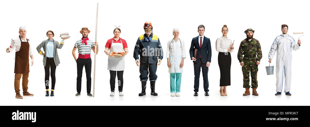 Collage sulle diverse professioni. Un gruppo di uomini e donne in uniforme  permanente al studio isolato su sfondo bianco. A lunghezza piena di persone  con dif Foto stock - Alamy