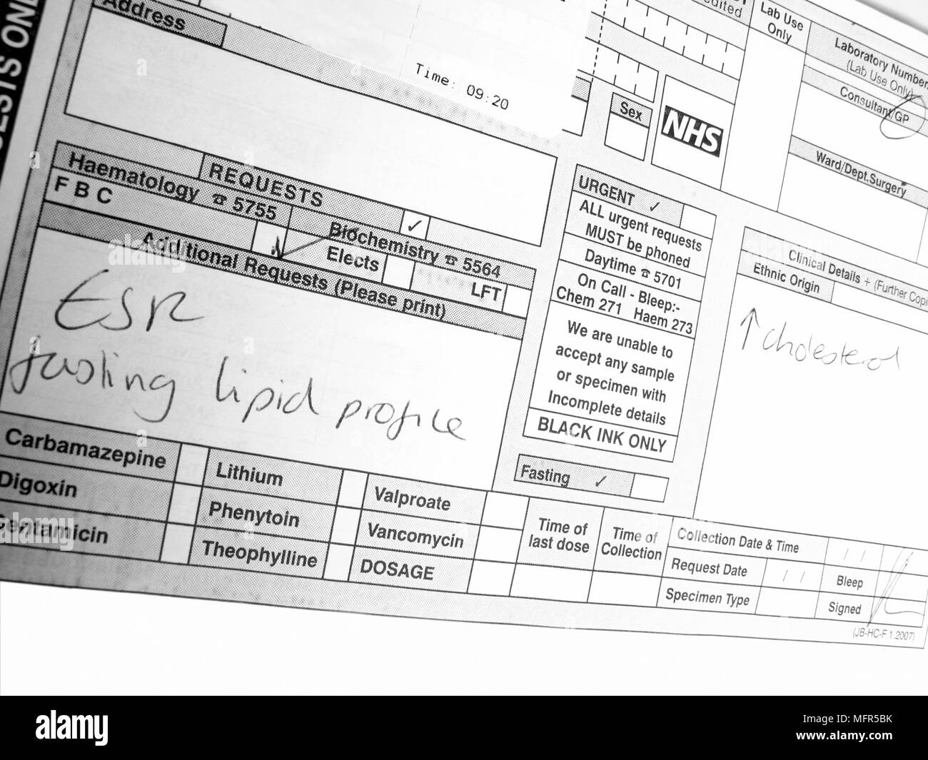 Sangue di prova le informazioni su un Ematologia e biochimica modulo di richiesta Foto Stock