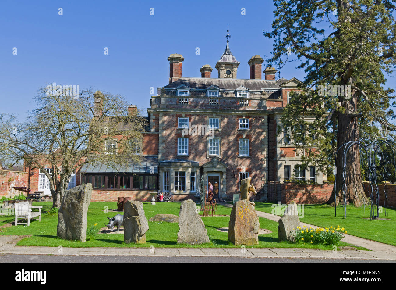 Wallsworth Hall, casa di natura tecnica in un museo e galleria d'arte dedicata all'arte ispirata alla natura; Twigworth, Gloucester, Regno Unito Foto Stock