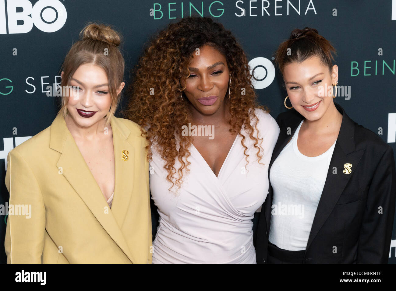 New York, NY - Aprile 25, 2018: Gigi Hadid, Serena Williams e Bella Hadid frequentare premiere HBO documentario essendo Serena al Time Warner Center Foto Stock